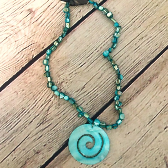 NWT turquoise beaded shell necklace - Picture 3 of 3